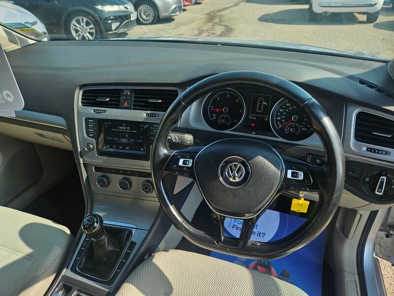VOLKSWAGEN GOLF