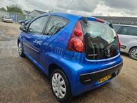 PEUGEOT 107