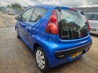 PEUGEOT 107