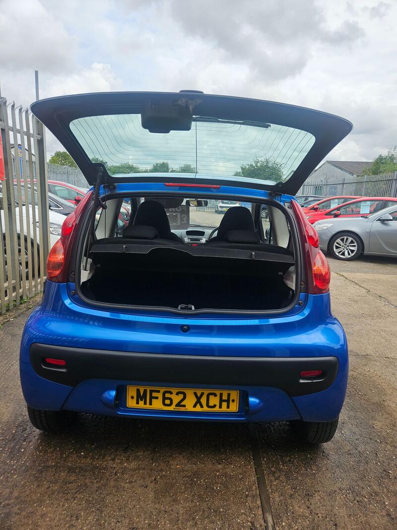 PEUGEOT 107