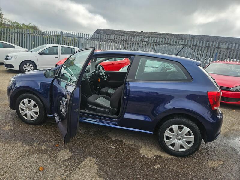 VOLKSWAGEN POLO