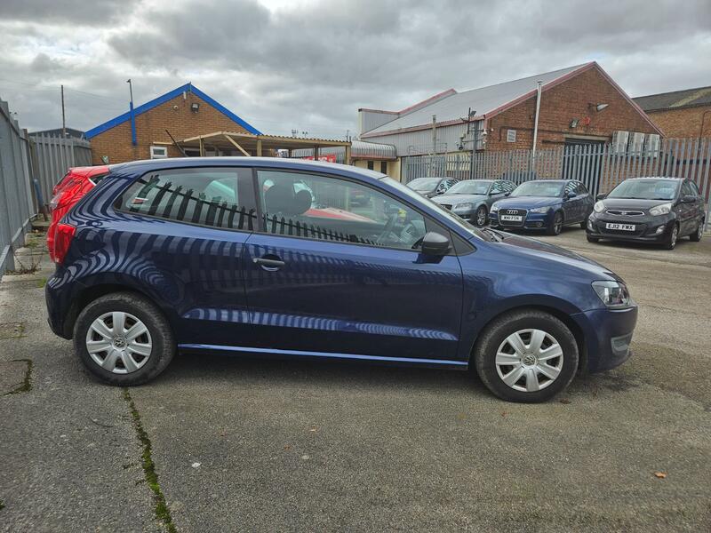 VOLKSWAGEN POLO