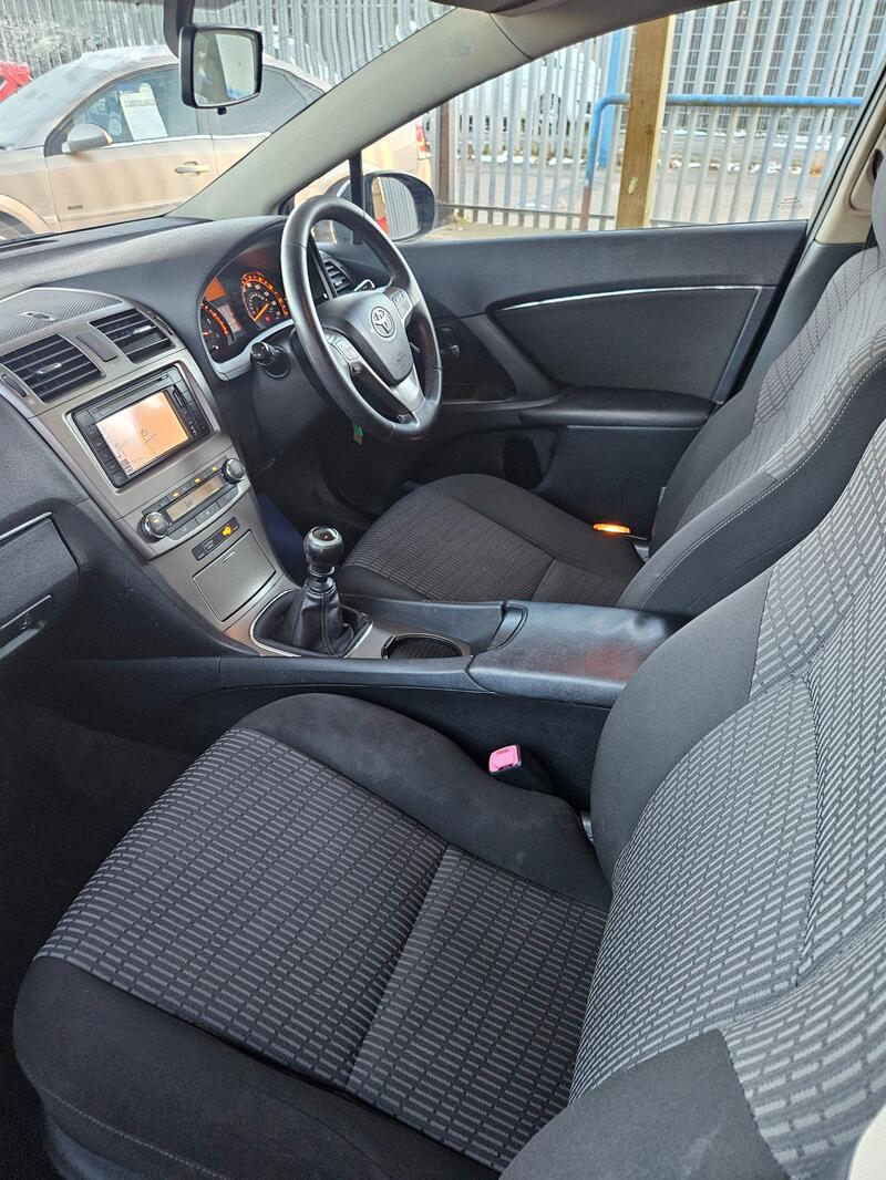TOYOTA AVENSIS