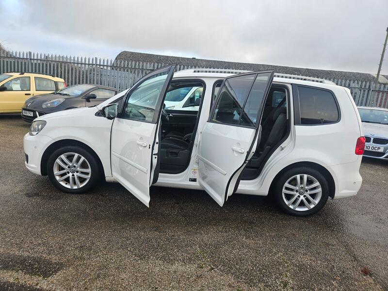 VOLKSWAGEN TOURAN