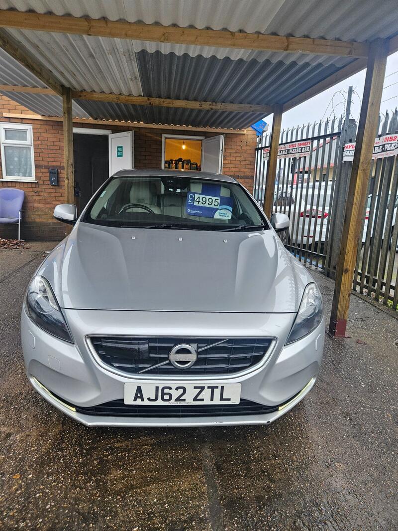 VOLVO V40