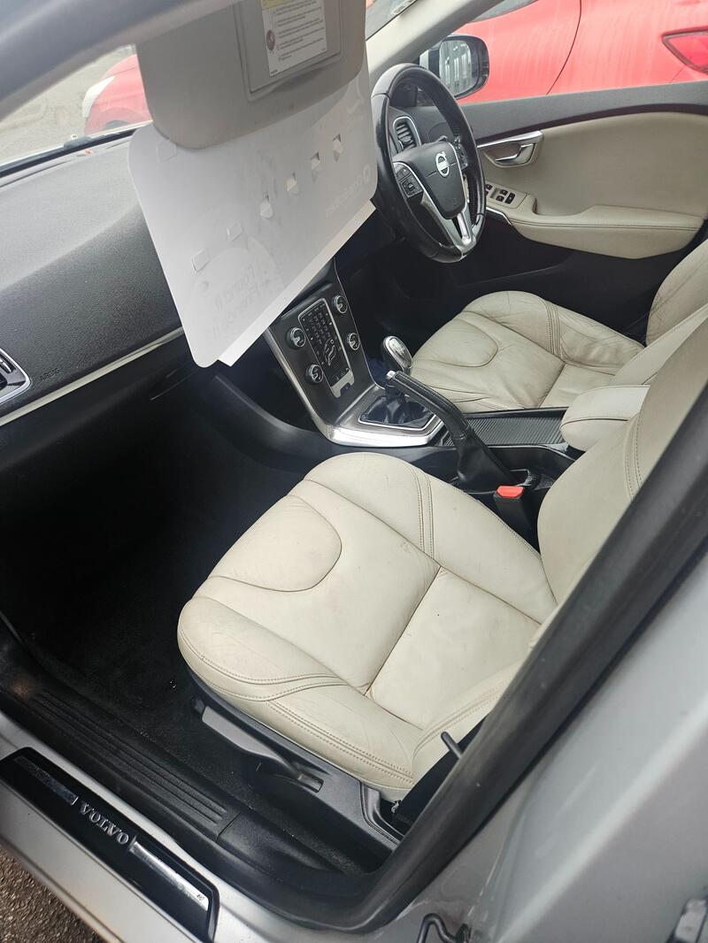 VOLVO V40