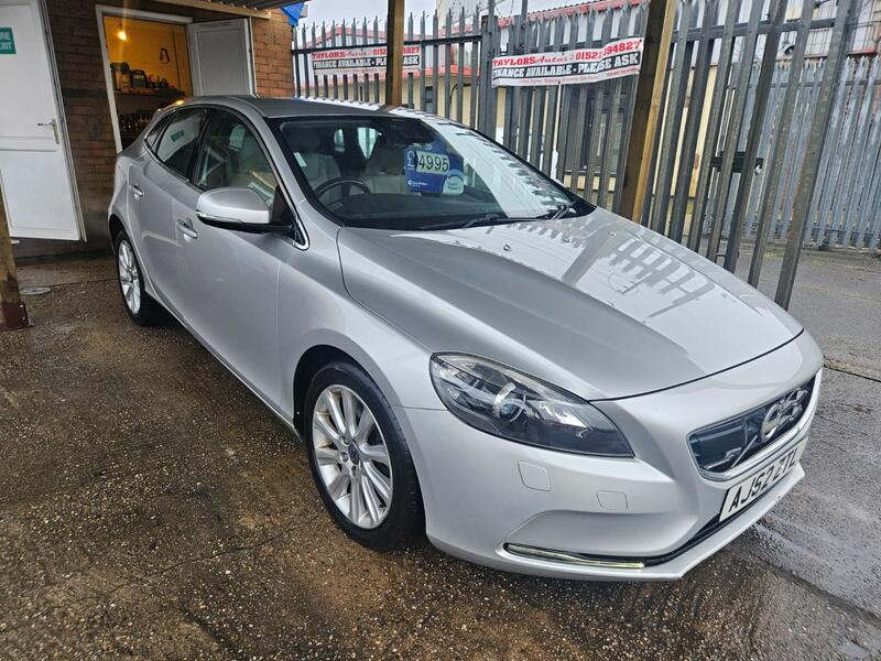 VOLVO V40