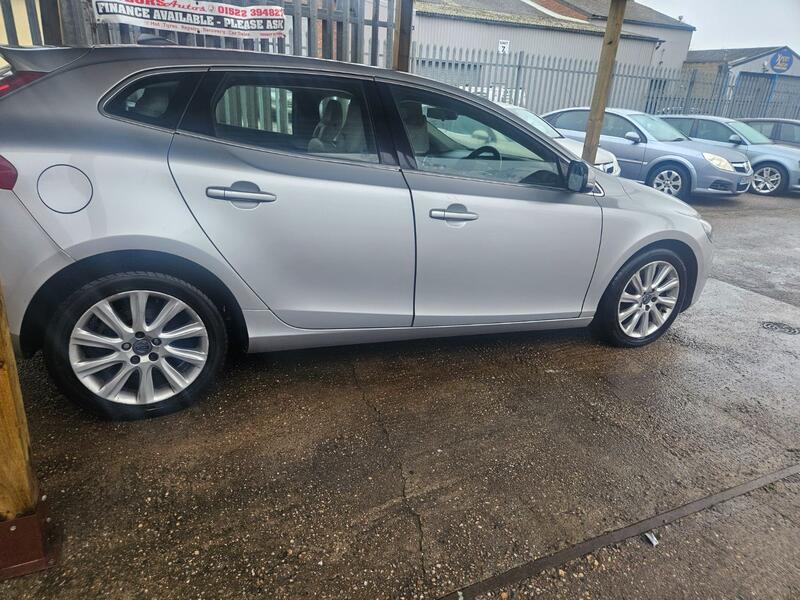 VOLVO V40