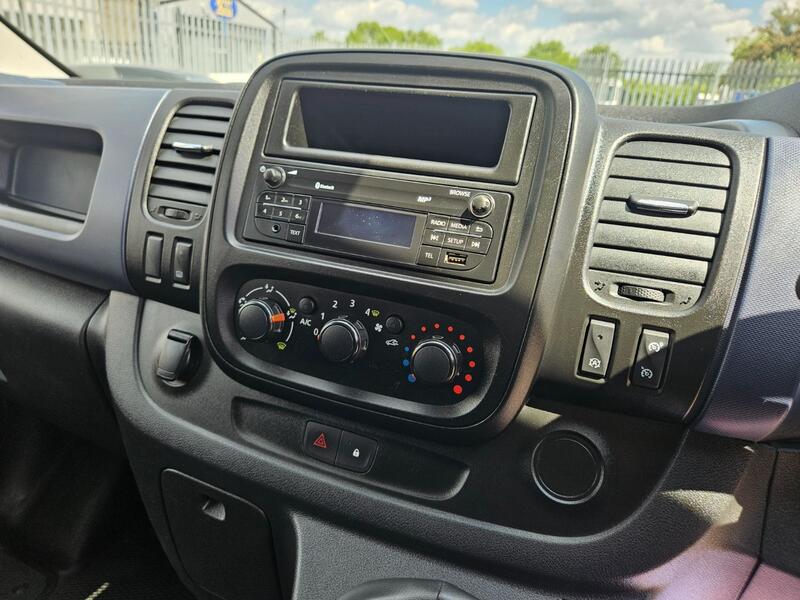 VAUXHALL VIVARO