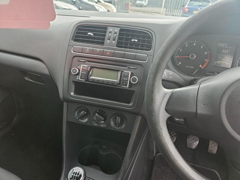 VOLKSWAGEN POLO