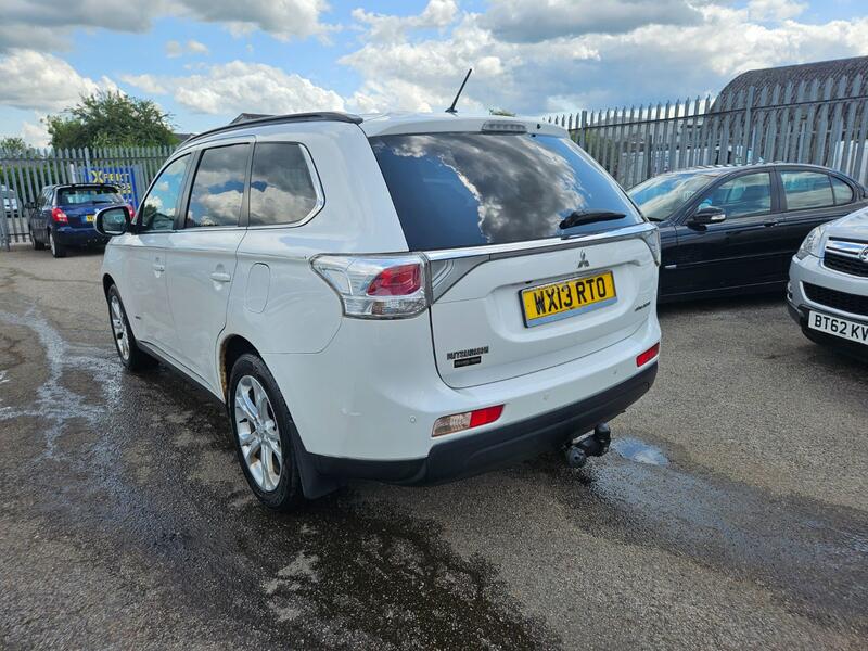 MITSUBISHI OUTLANDER