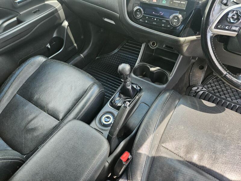 MITSUBISHI OUTLANDER