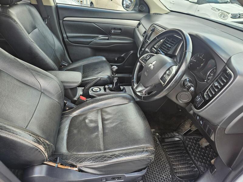 MITSUBISHI OUTLANDER