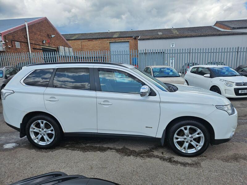 MITSUBISHI OUTLANDER