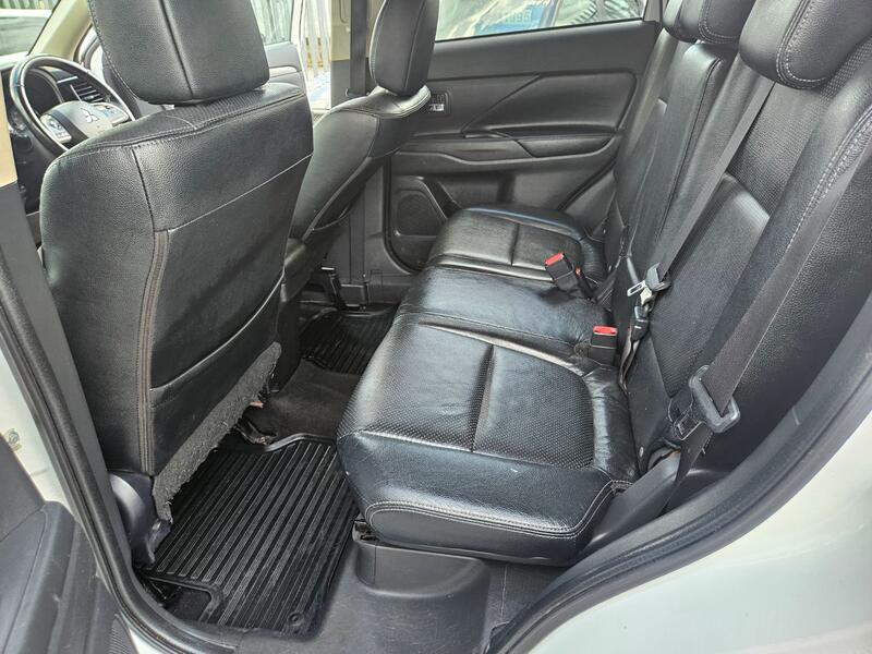 MITSUBISHI OUTLANDER
